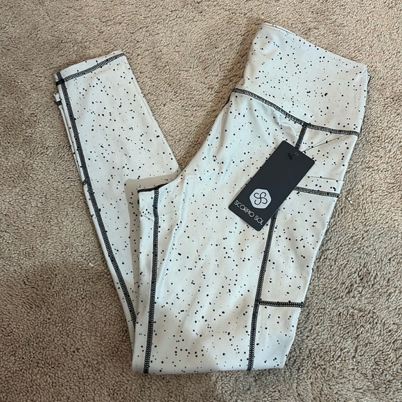 Scorpio Sol White and Black Speckled Leggings - Picture 1 of 8